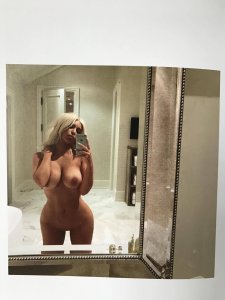 Kim Kardashian Selfies 2 thefappening.so.jpg