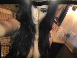Kim Kardashian Selfies 92 thefappening.so.jpg