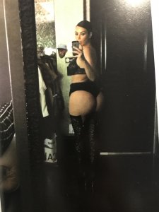 Kim Kardashian Selfies 40 thefappening.so.jpg