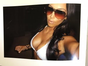 Kim Kardashian Selfies 103 thefappening.so.jpg