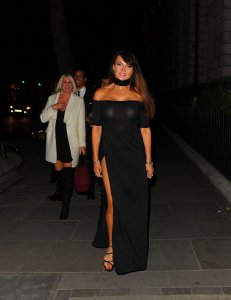 Lizzie Cundy Without Panties 5.jpg