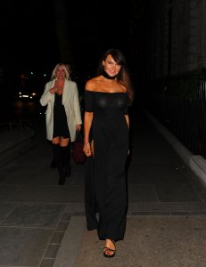Lizzie Cundy Without Panties 8.jpg