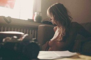 Julia Decker Topless & Sexy 7.jpg