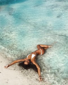 Alexis Ren Nude & Sexy 2.jpg