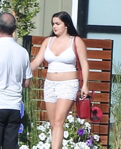 Ariel Winter Ass 4.JPG