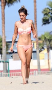 Katie Waissel Sexy - 4.jpg