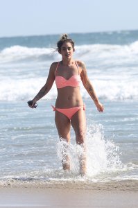 Katie Waissel Sexy - 12.jpg