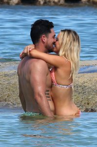 Amanda Stanton Sexy 10.jpg