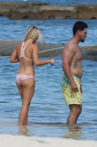 Amanda Stanton Sexy 40.jpg