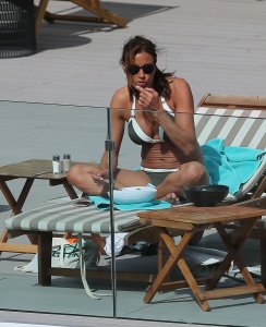 Melanie Sykes Sexy 16.jpg