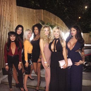 Sophie Dalzell Boobs Inst 1.jpg