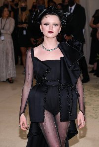 17_Maisie Williams MetGala.jpg