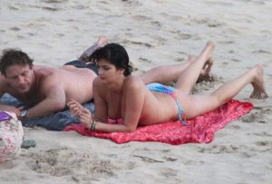 Shermine Shahrivar Topless 27.JPG