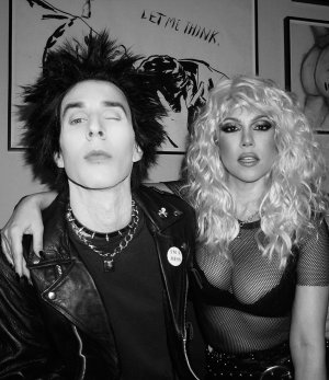 1_Kourtney Kardashian.jpg