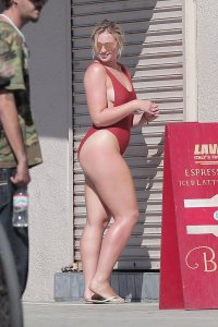 Iskra Lawrence Sexy 23.jpg