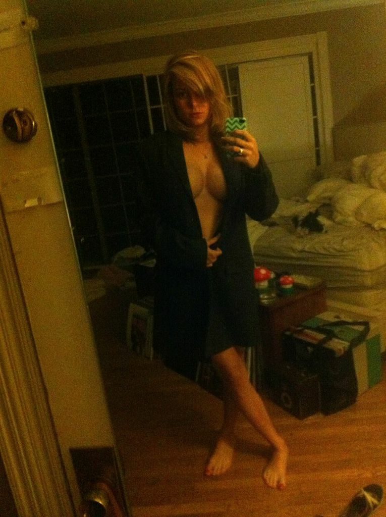 Brie Larson Naked (4 Photos)