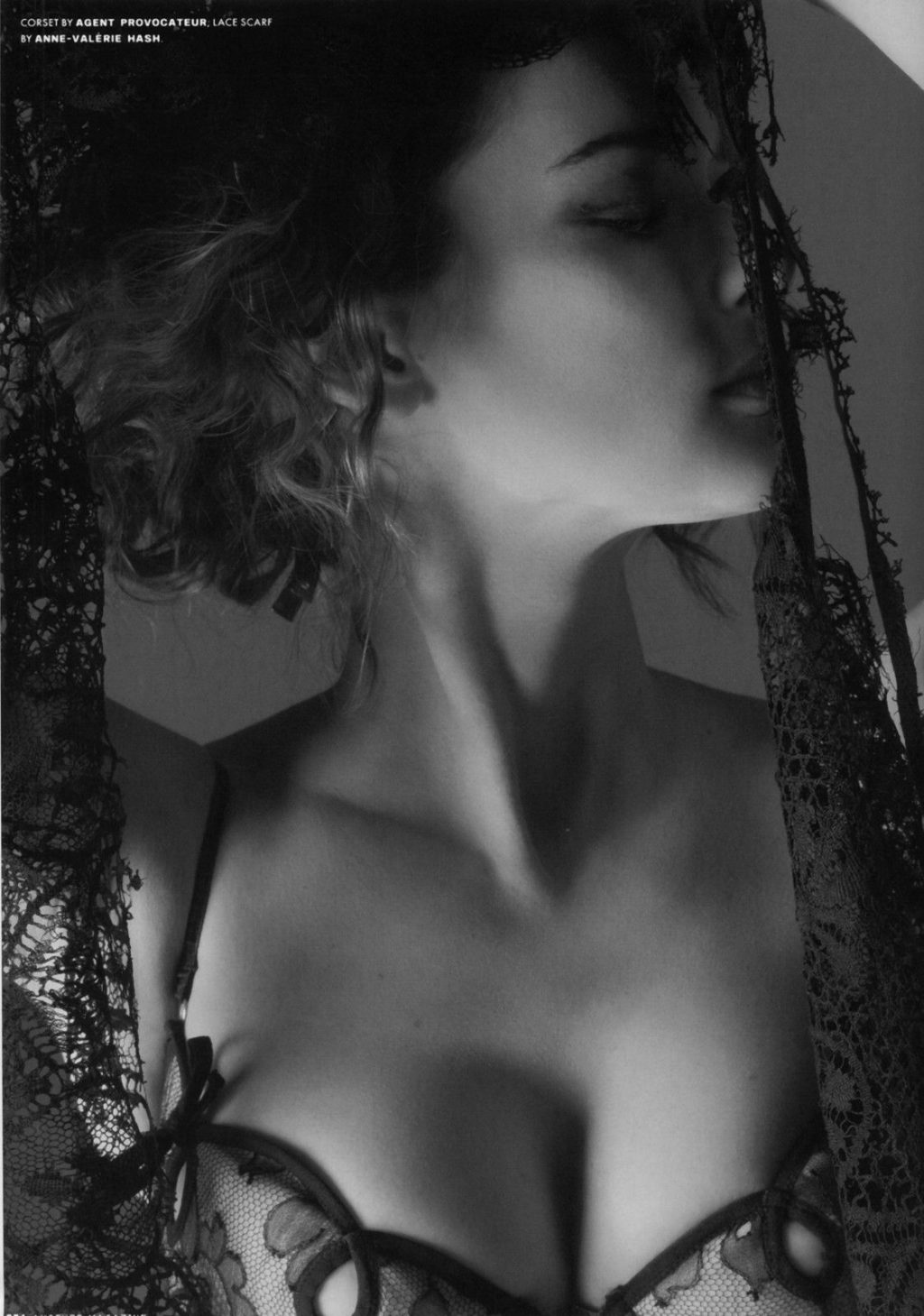 Winona Ryder Nude &amp; Sexy (64 Photos)