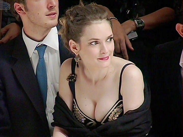 Winona Ryder Nude &amp; Sexy (64 Photos)