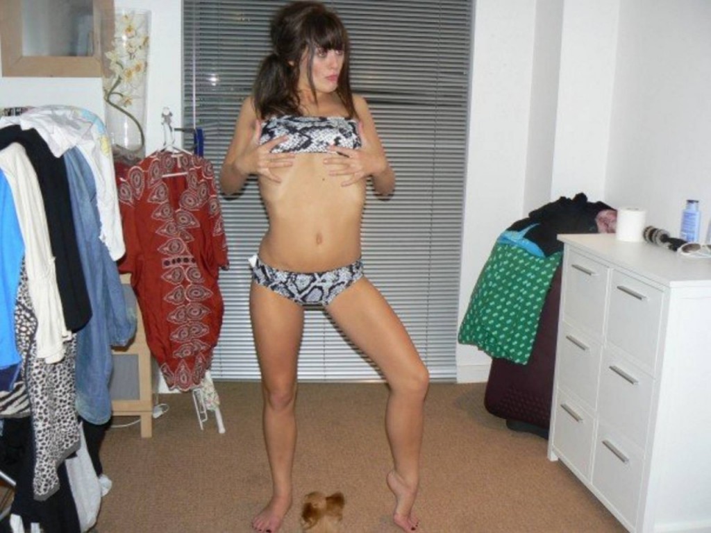 Loui Batley Naked (5 Photos)