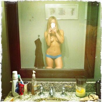 Shannon McAnally Nude Leaks Photo 14