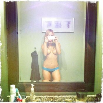 Shannon McAnally Nude Leaks Photo 15