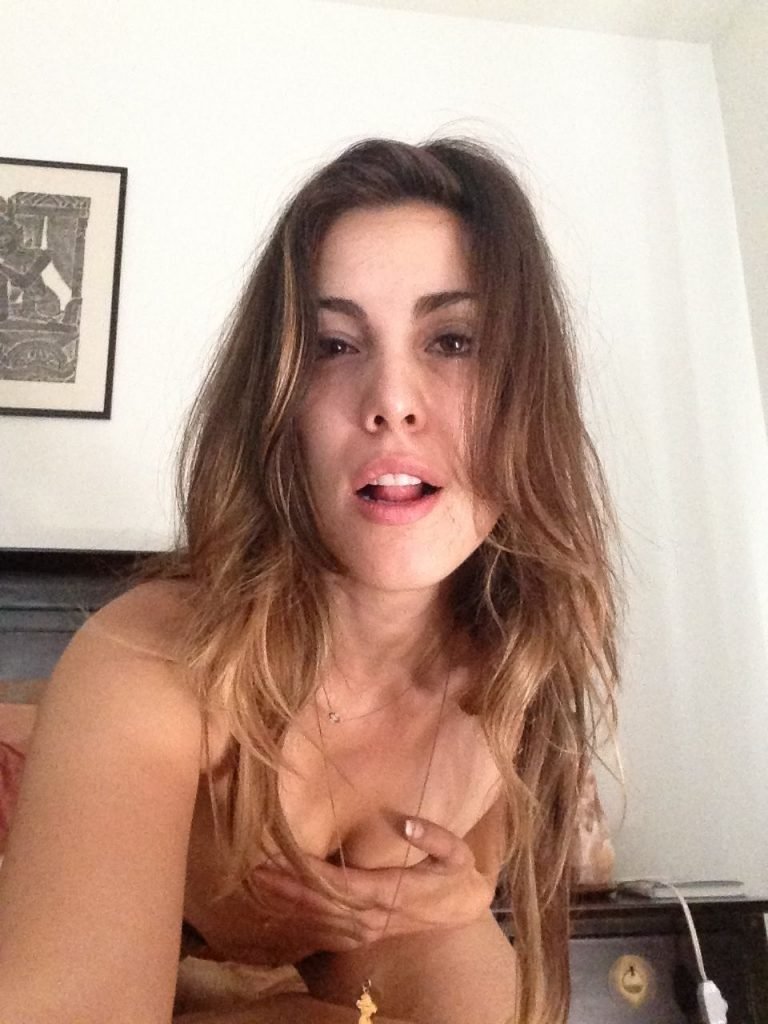 Carly Pope Leaked (24 Photos + Video)