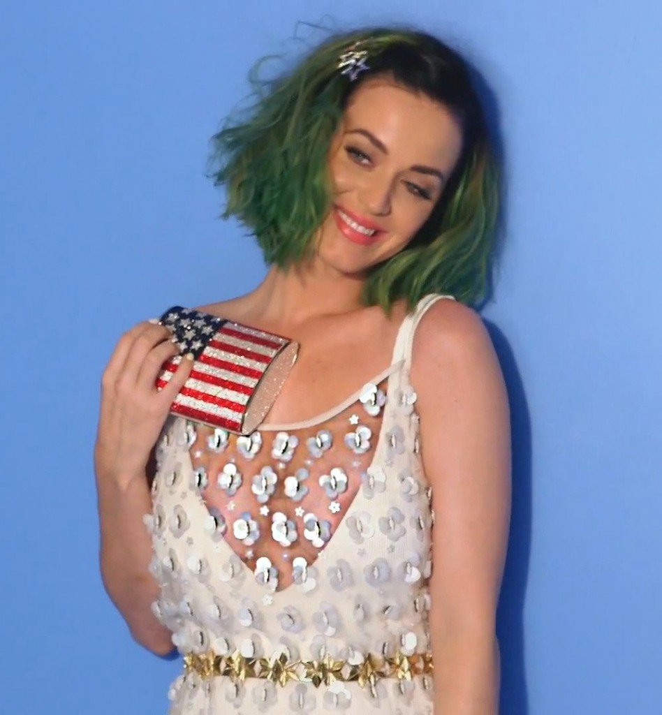 Katy Perry Boobs and Nipples (8 Photos)