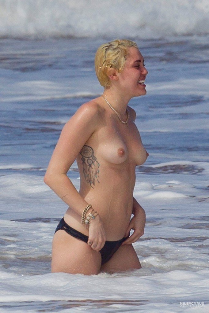 Miley Cyrus Naked (37 New Photos)