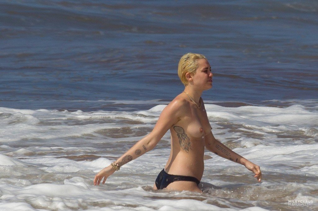 Miley Cyrus Naked (37 New Photos)