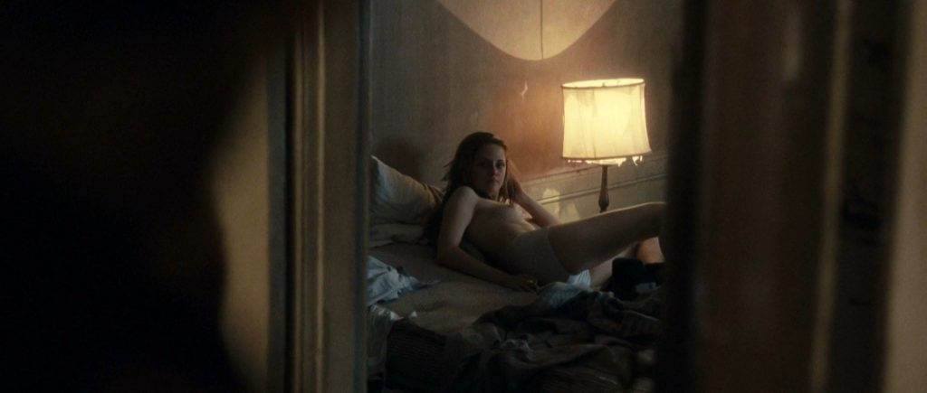 Kristen Stewart Naked – On the Road (12 Photos + GIF &amp; Video)