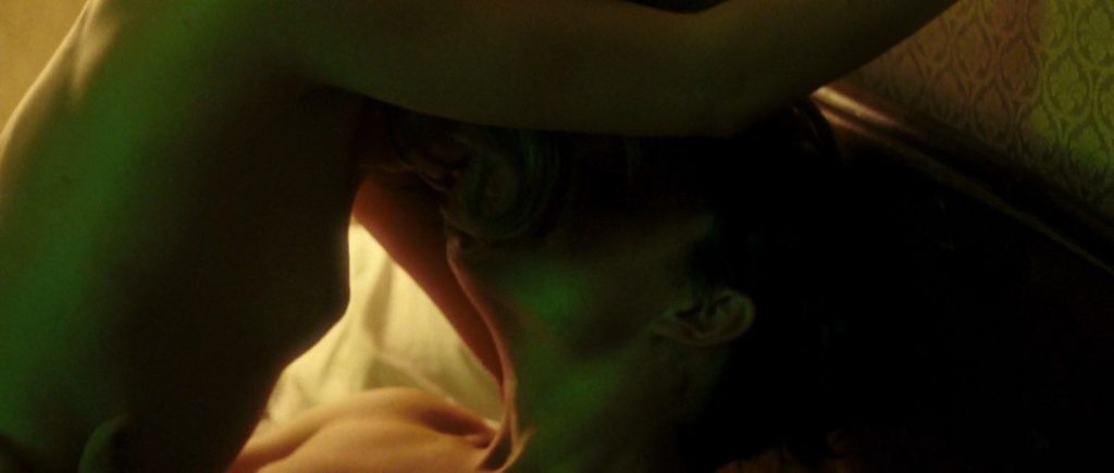 Kristen Stewart Naked – On the Road (12 Photos + GIF &amp; Video)