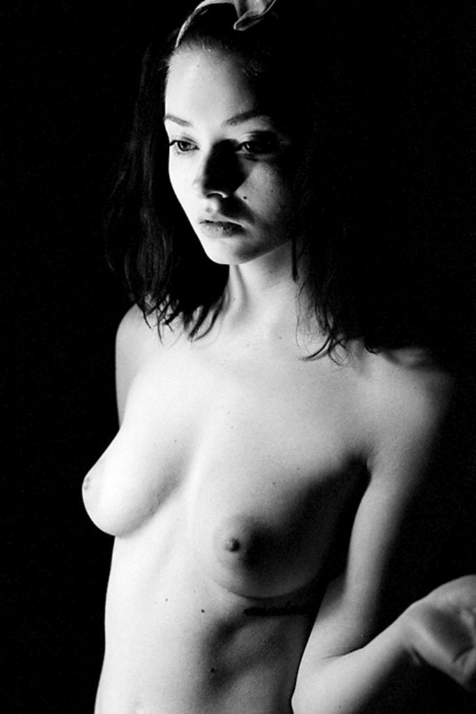 Alina Phillips aka Thumbelina Naked (12 Photos)