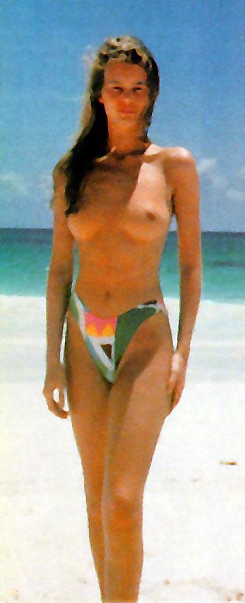 Claudia Schiffer Naked (13 Photos)