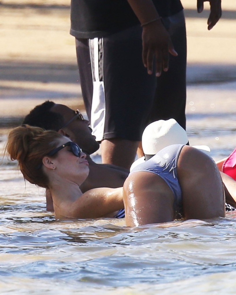 Jessica Alba Ass in bikini 11