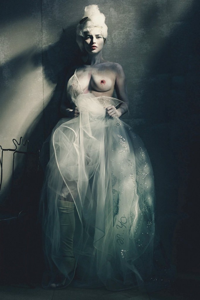 Kate Moss Topless 01