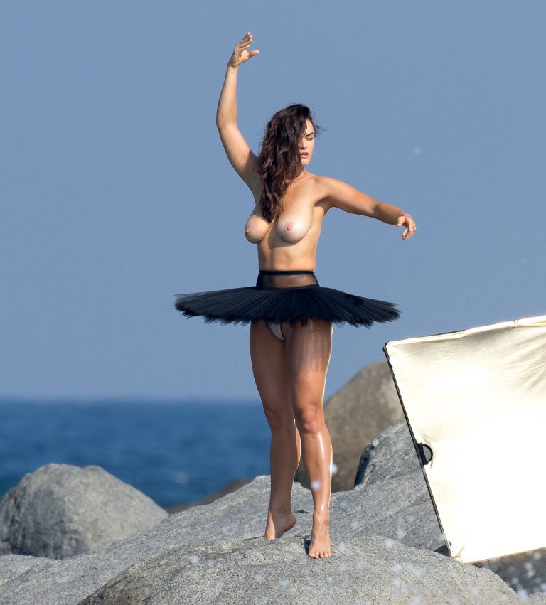 Myla DalBesio Nude &amp; Sexy (143 Photos)