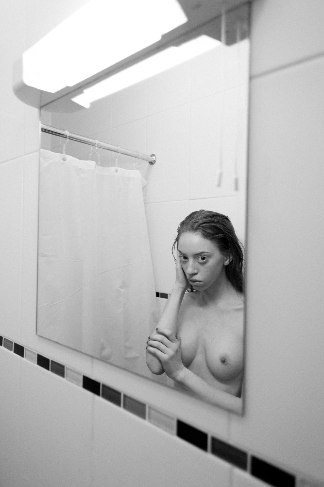 Lily Newmark Topless (8 Photos)