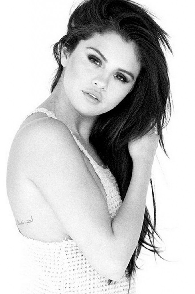 Selena Gomez Nipples (2 New Photos)