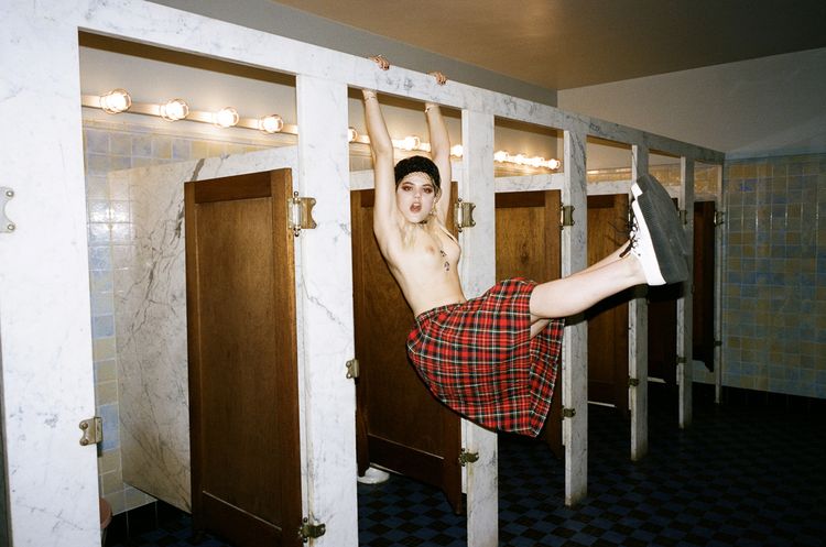 Stephanie Sokolinski Topless (5 Photos)