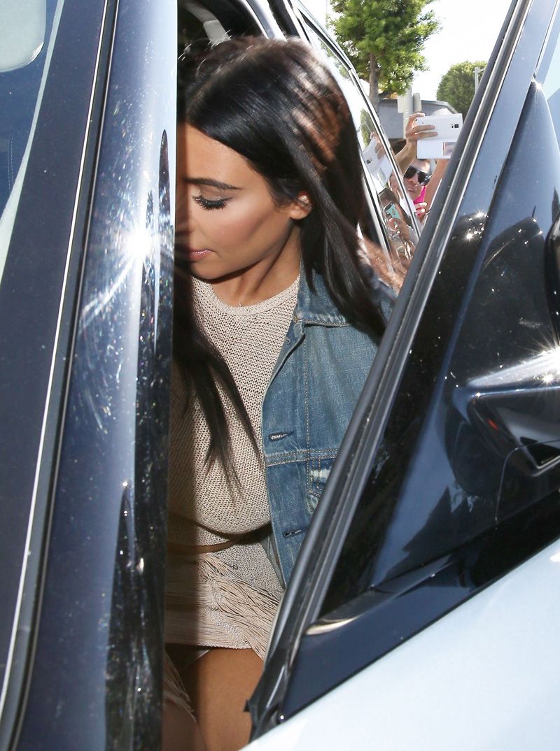 Kim Kardashian Upskirt (2 Photos)