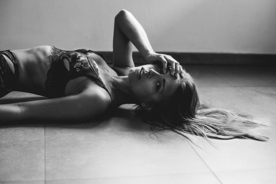 Marisa Papen Topless (6 Photos)