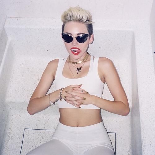 Miley Cyrus Sexy (3 New Photos)