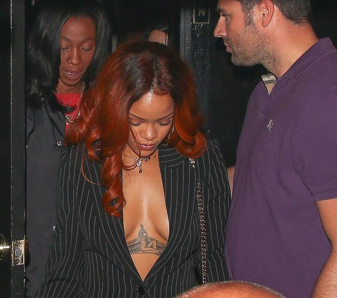 Rihanna Braless (38 Photos)