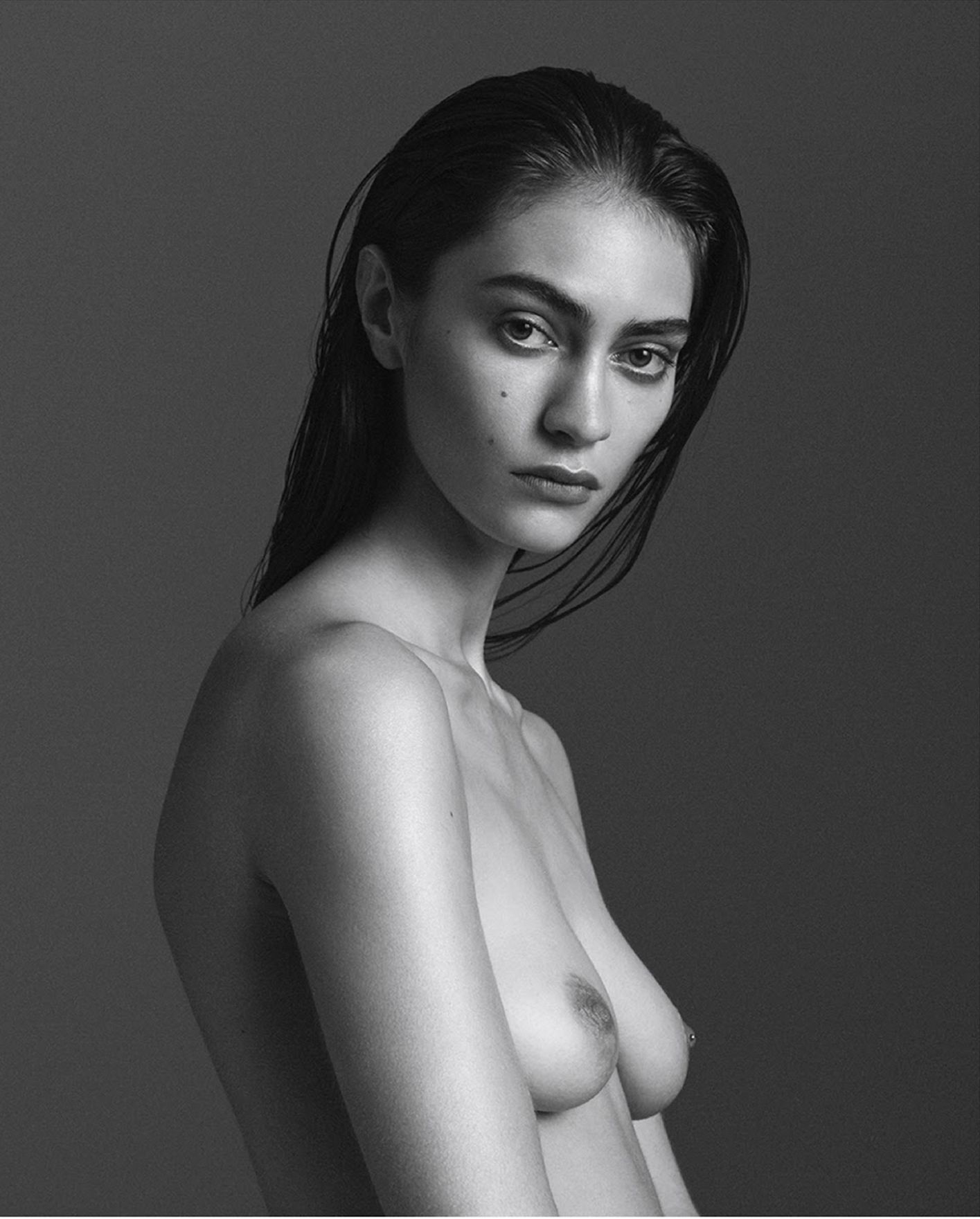 Marine Deleeuw Topless (3 Photos)