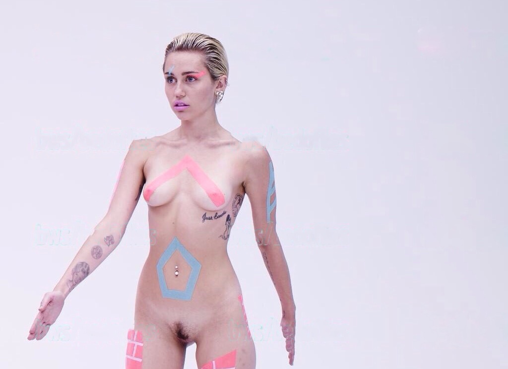 Miley Cyrus Naked (1 New Full-Size Photo) .