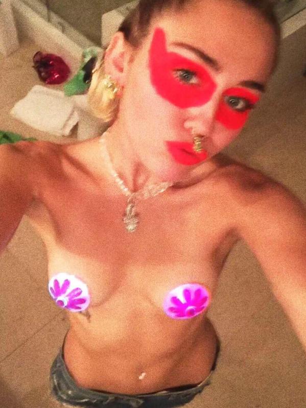 Miley Cyrus Topless (3 Photos + GIFs)