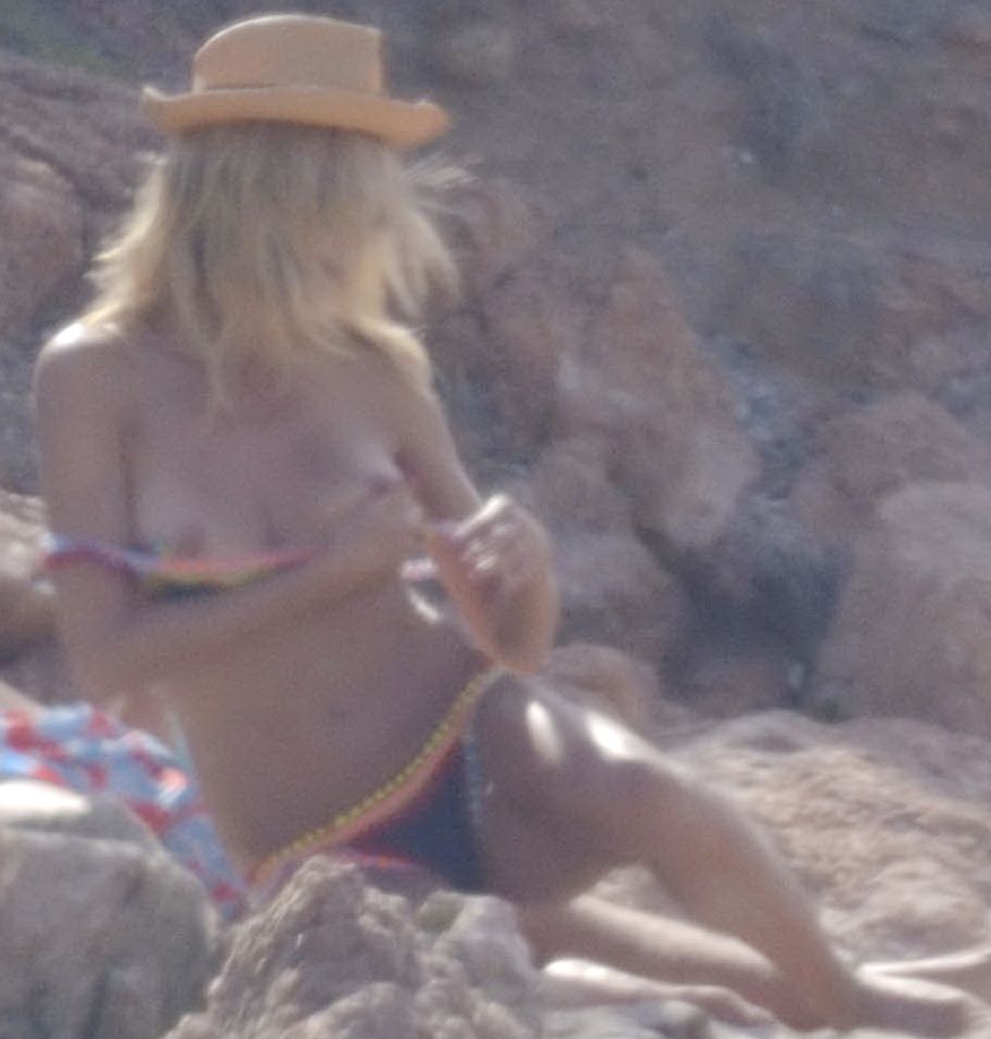 Heidi Klum Topless (40 Photos)