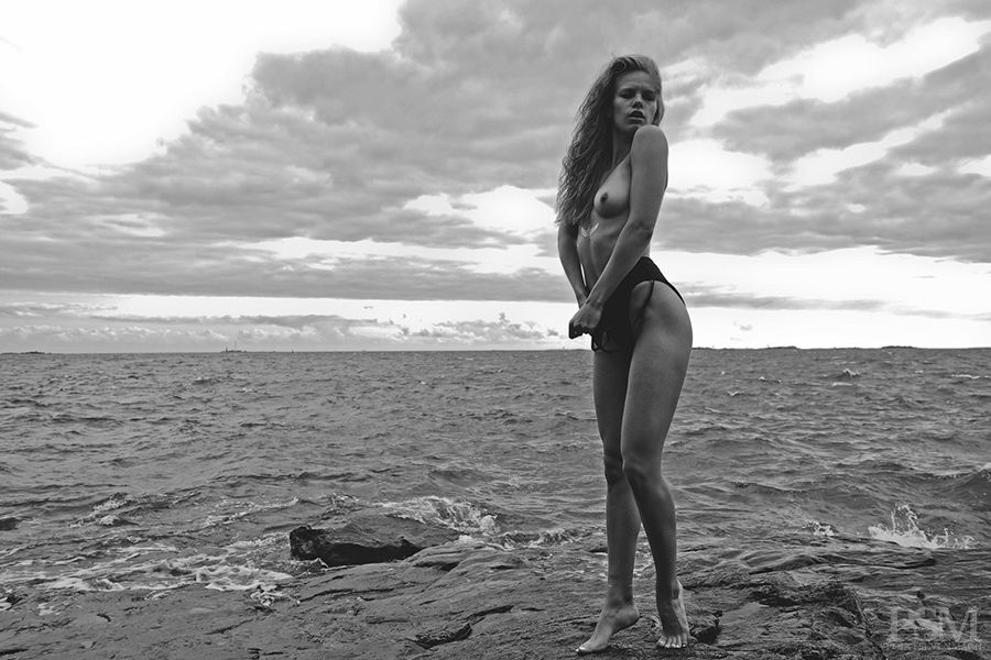 Jasmin Valta Topless (8 Photos)