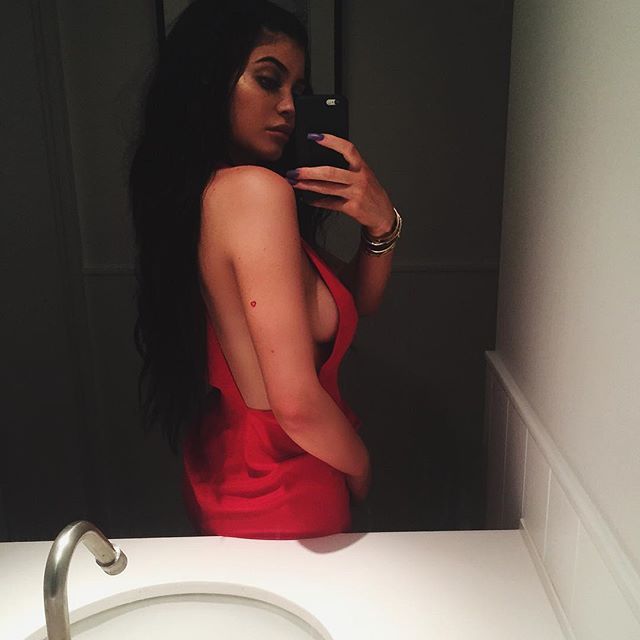 Kylie Jenner Sideboob (1 Photo)