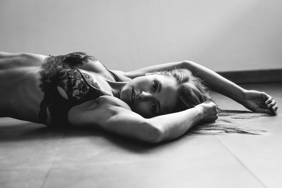 Marisa Papen Topless (12 Photos)